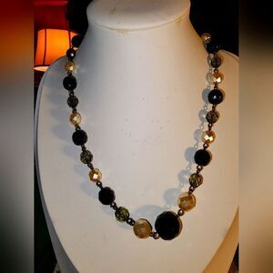 White House Black Market necklace Size: approximately adjustable 16 - 18.5" EUC